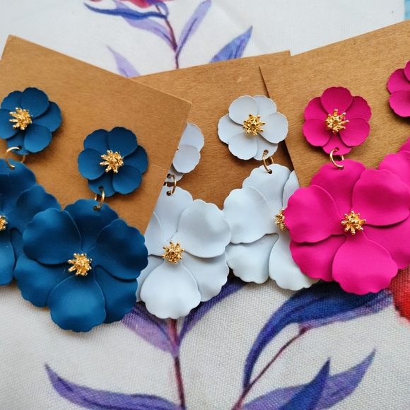 Deep Blue Floral Earrings - Picture 4 of 13